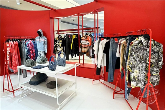 DIESEL 服装展柜（深圳海雅缤纷城店）