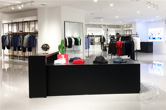 宝港男装馆 服装展柜（佛山宝港奥莱店）