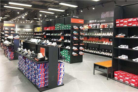 运动品牌 服装展柜（佛山宝港奥莱集合店）