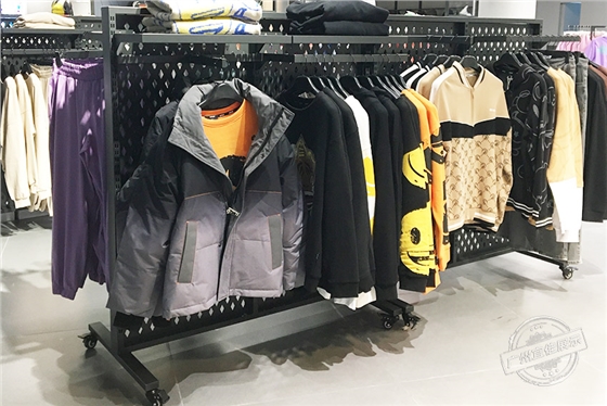 运动品牌 服装展柜（佛山宝港奥莱集合店）