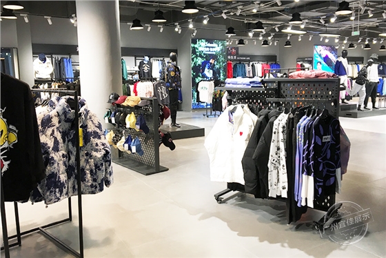 运动品牌 服装展柜（佛山宝港奥莱集合店）