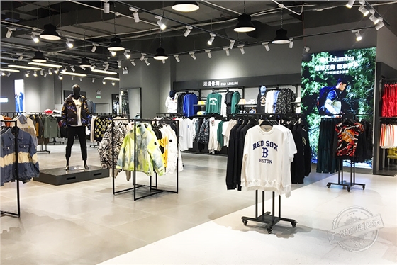 运动品牌 服装展柜（佛山宝港奥莱集合店）