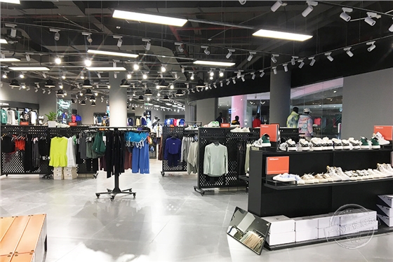 运动品牌 服装展柜（佛山宝港奥莱集合店）