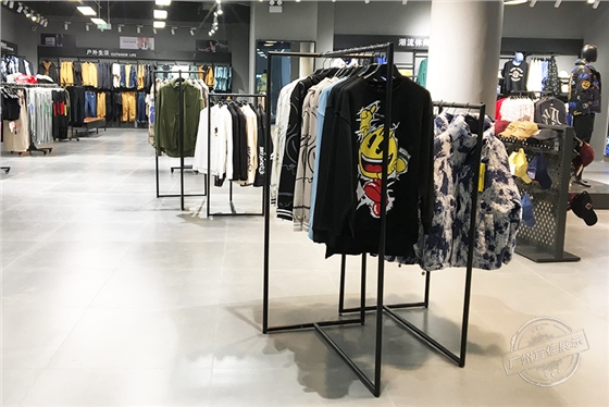 运动品牌 服装展柜（佛山宝港奥莱集合店）