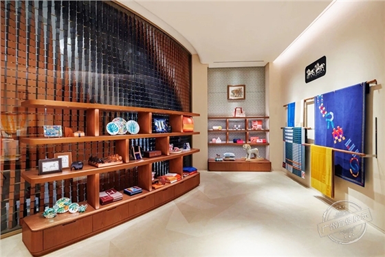 HERMES 高端服装展柜定制