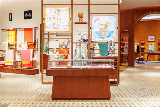 HERMES 高端服装展柜定制
