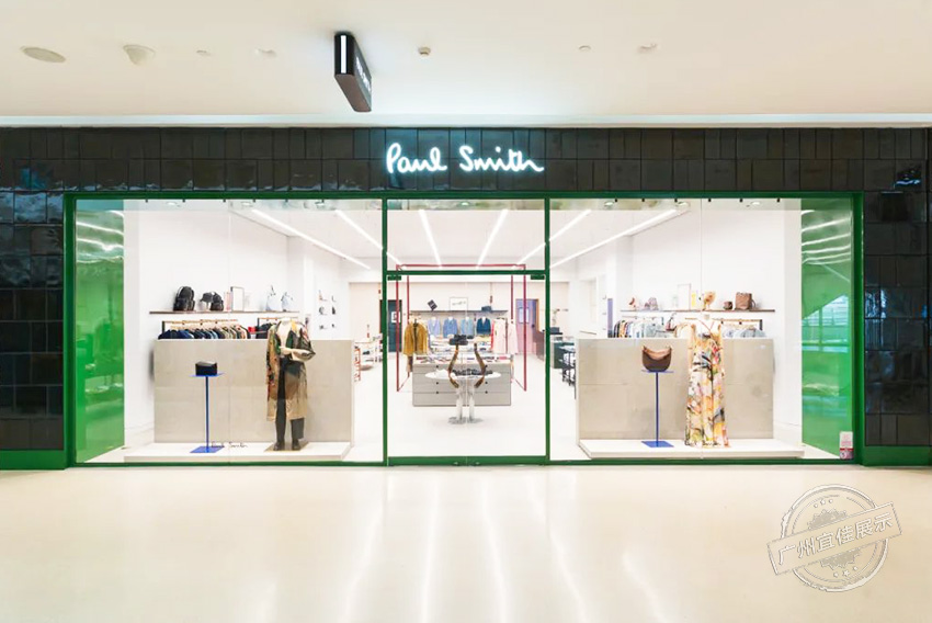 Paul Smith 服装展柜